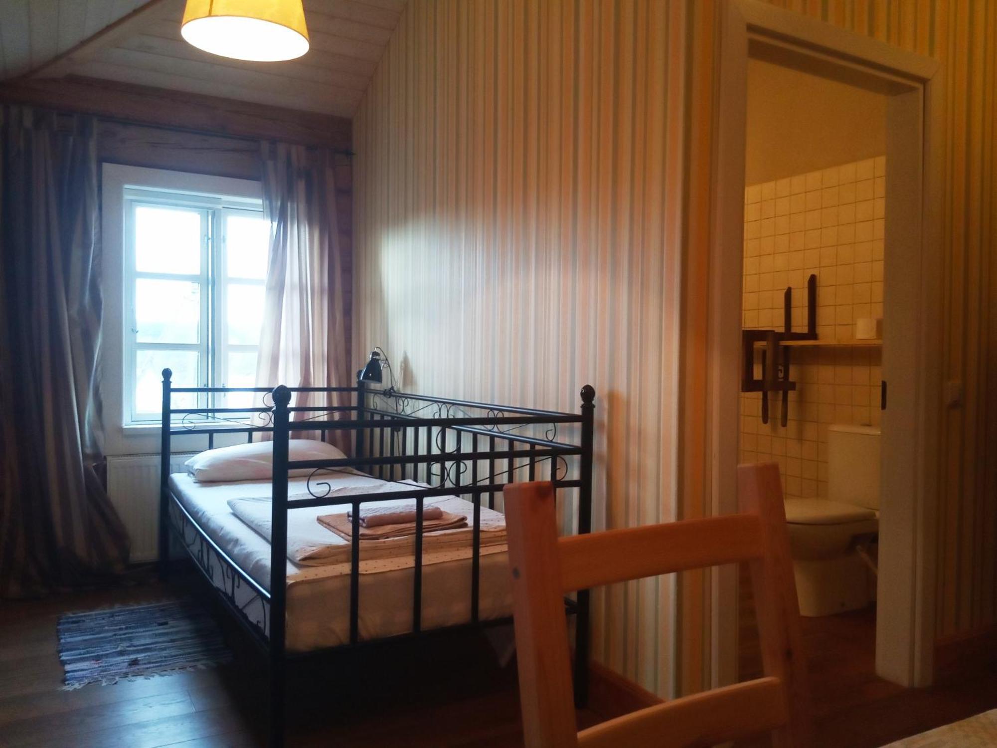 Senosios Geguzines Ukis Guest House Bilik gambar